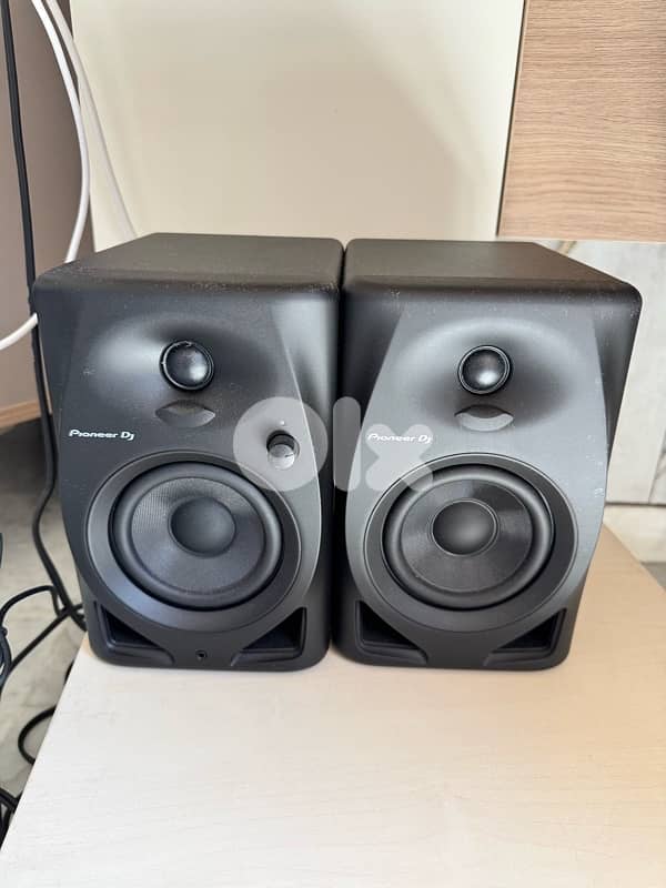 Inter face/ Head phones and speakers in perfect condtion 1