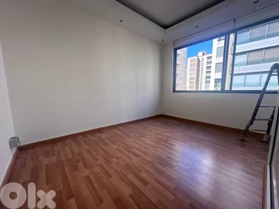 Office for Rent in Ramlet Al-Baydahمكتب للإيجار في الرملة البيضاء