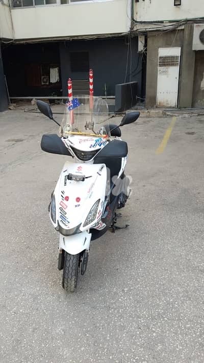 V150 motor bike benzeen