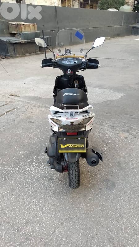 V150 motor bike benzeen 1
