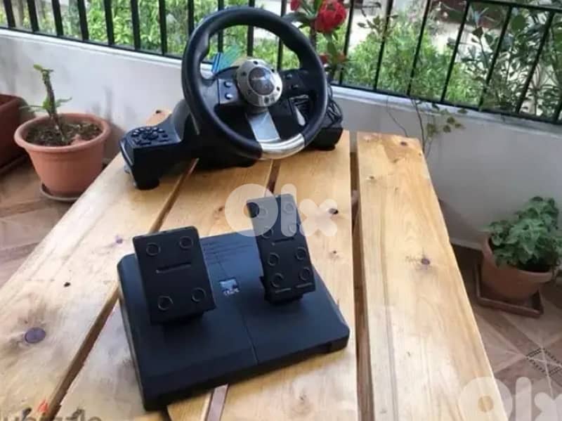 useb subsonic steering wheel with pedals 0