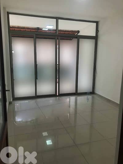 SPACIOUS APT IN CORNICHE EL MAZRAA / TERRACE (150SQ) 3 BEDS (BTR-514)