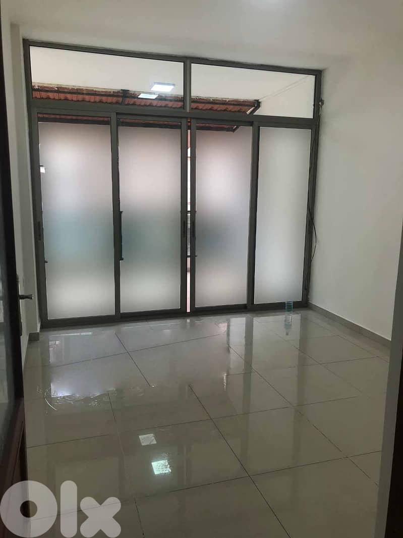 SPACIOUS APT IN CORNICHE EL MAZRAA / TERRACE (150SQ) 3 BEDS (BTR-514) 0