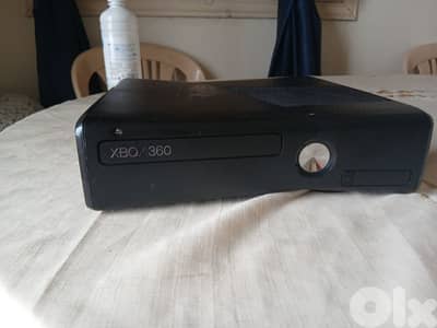 Xbox 360  with power cables +game