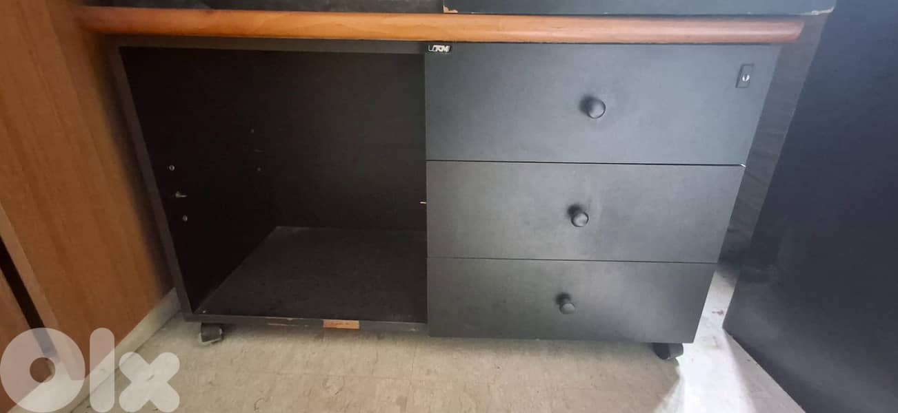 cabinet 1