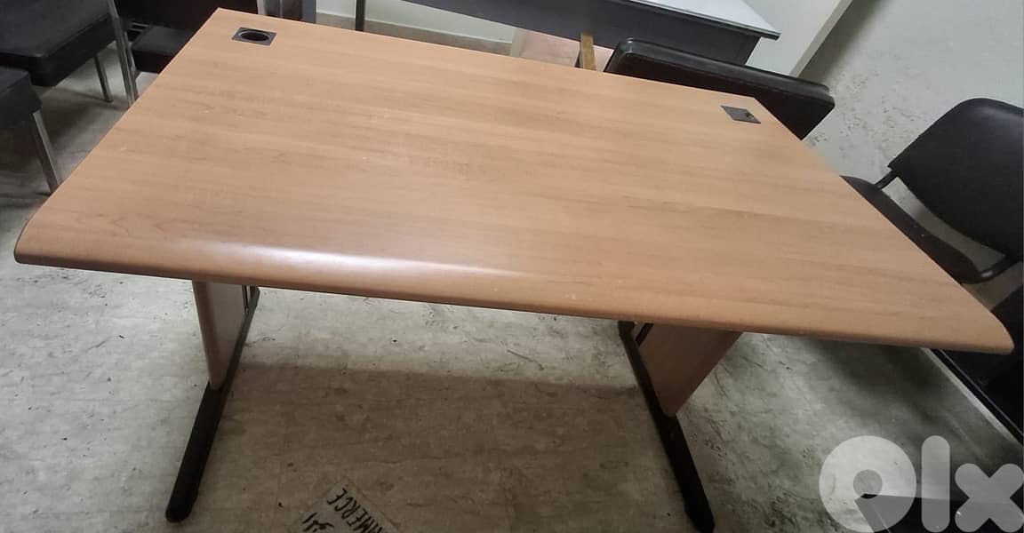 one desk 1