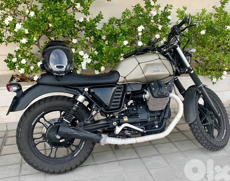 Moto Guzzi V7 stone 2015 1