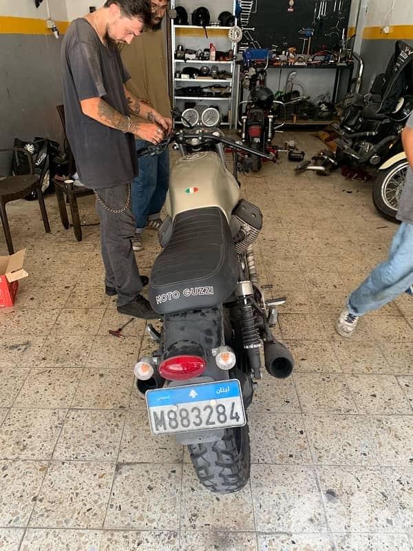 Moto Guzzi V7 stone 2015 5