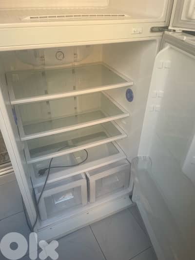 براد و ثلاجة Samsung  حالة ممتازة