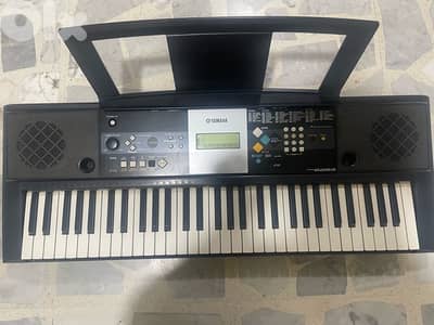 Yamaha PSR-E223 Portable Keyboard – Good Condition