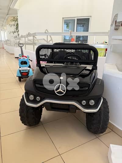 MERCEDES Ride-on Electric Car