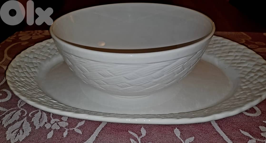 White ceramic serving platter with basket-weave rim 2