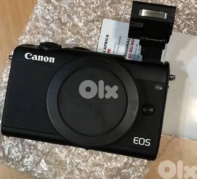 Canon eos m100 worh lens 15-45m 0