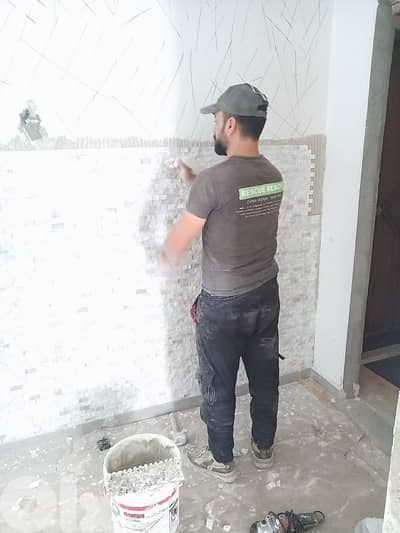 معلم بلاط وحجر ومجالي