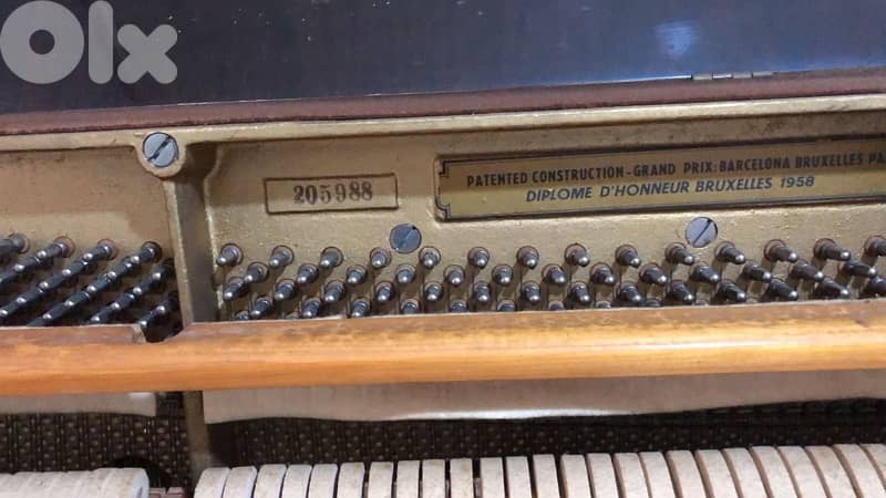 Petrof piano 2
