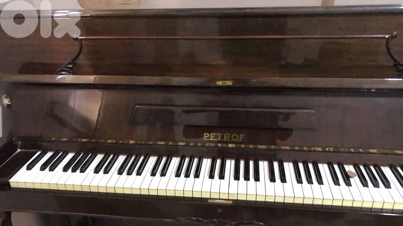 Petrof piano 4