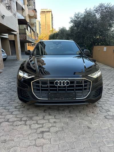 Audi Q8 Quattro 2019 black on black (clean carfax-40000 miles)