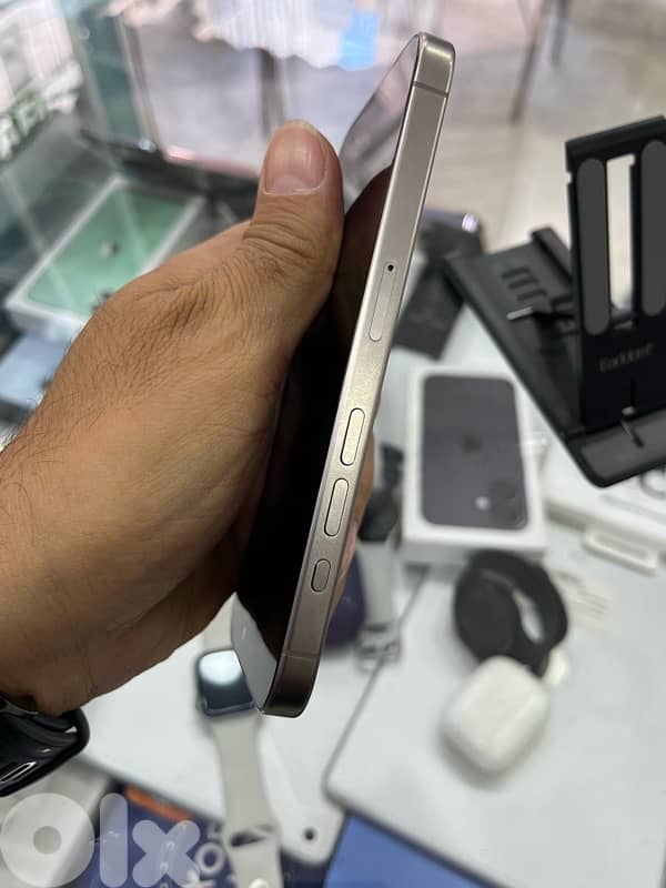 iphone 15 pro 256gb titanium 2 sim battery 90% ktir ndif 4