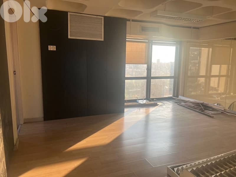 Room for rent in a wellness center 0