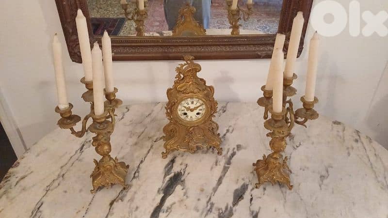 chandelier and horloge 0