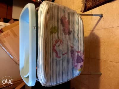 Chicco cuddle & bubble bath + changer