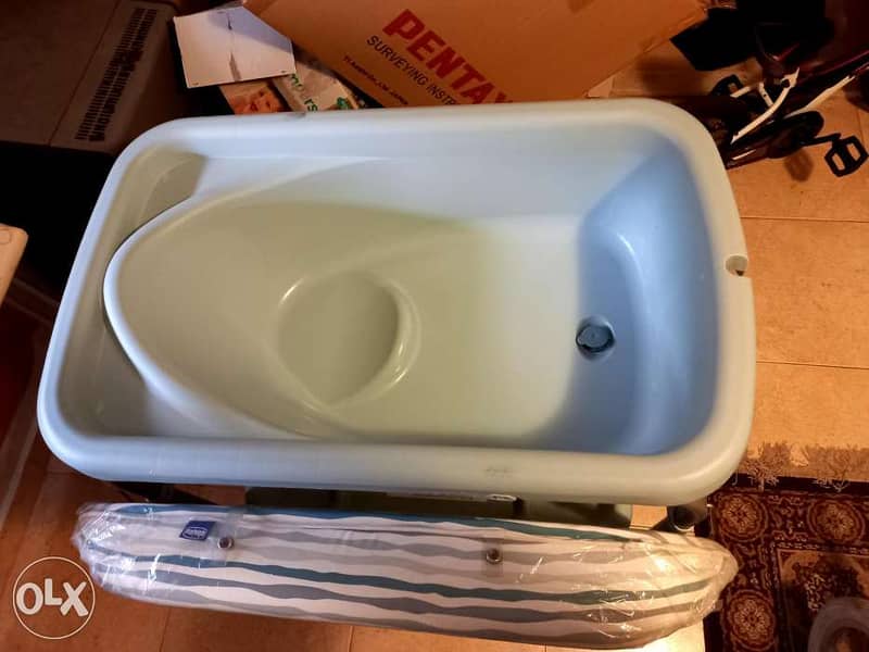 Chicco cuddle & bubble bath + changer 1
