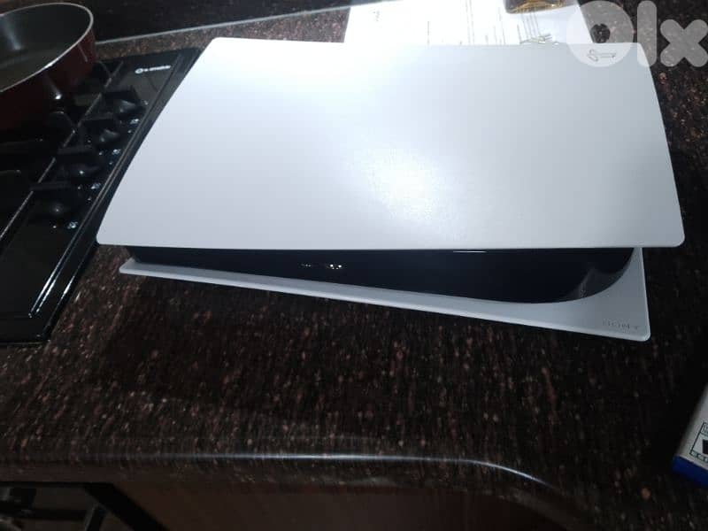 Ps5 with 4 cd's and a controller 1