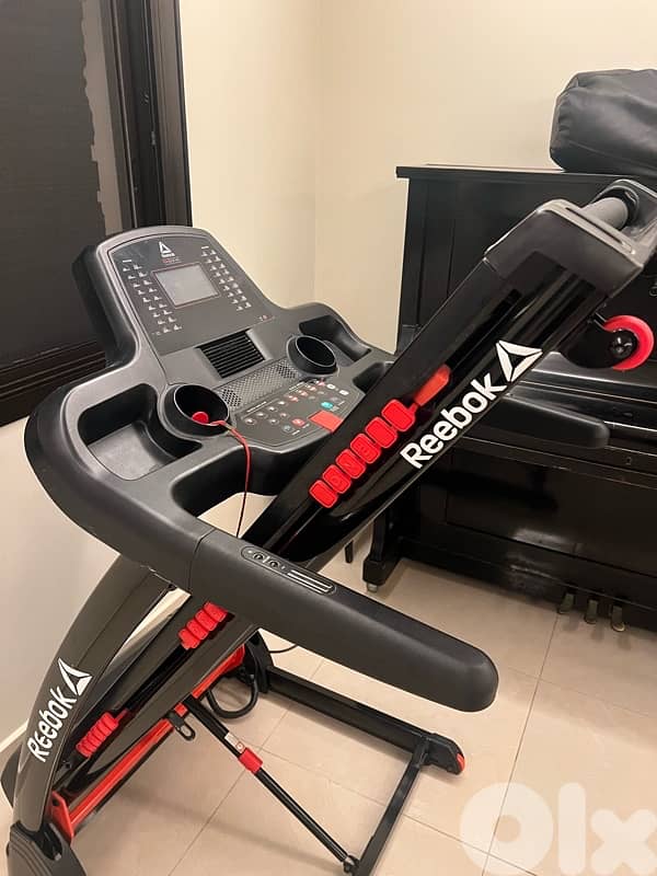 Reebok ONE GT40s Treadmill – Excellent Condition 1