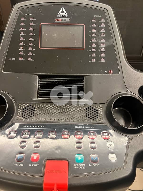 Reebok ONE GT40s Treadmill – Excellent Condition 2
