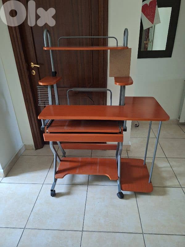 Desk for computer 0