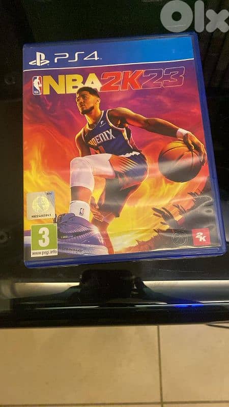 Ps5 with 4 cd's and a controller 4