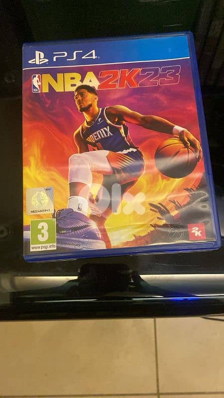 Ps5 with 4 cd and a controller 4