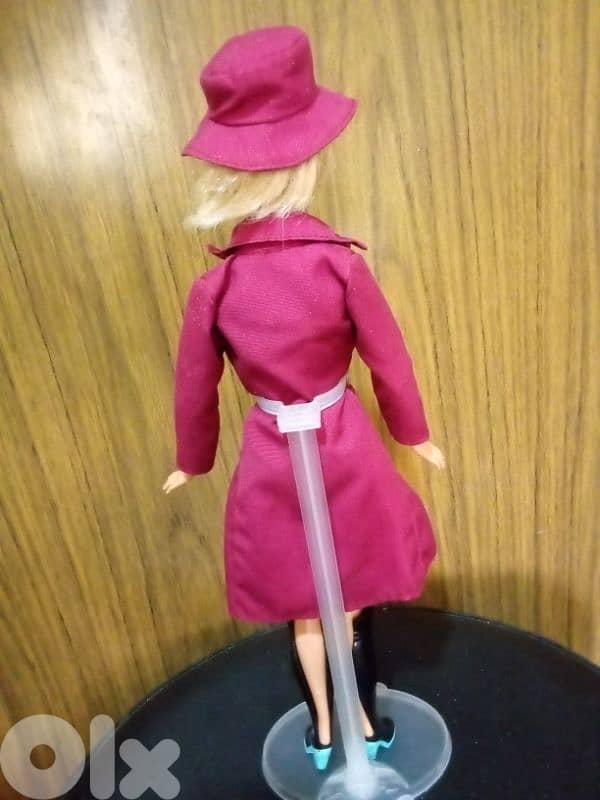 Barbie WINTER Mattel2011 great doll bend legs+Outfit+Boots+Coat+Hat=26 3