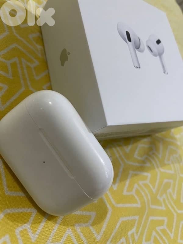 AirPods Pro 2 charging case only ( Apple Store ) 0