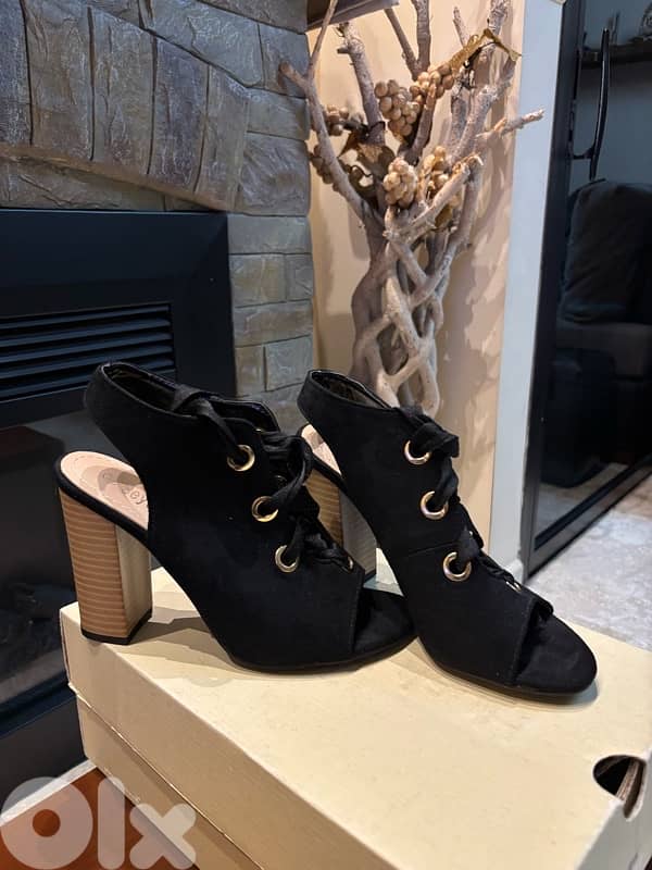 Seyana C. heels 0