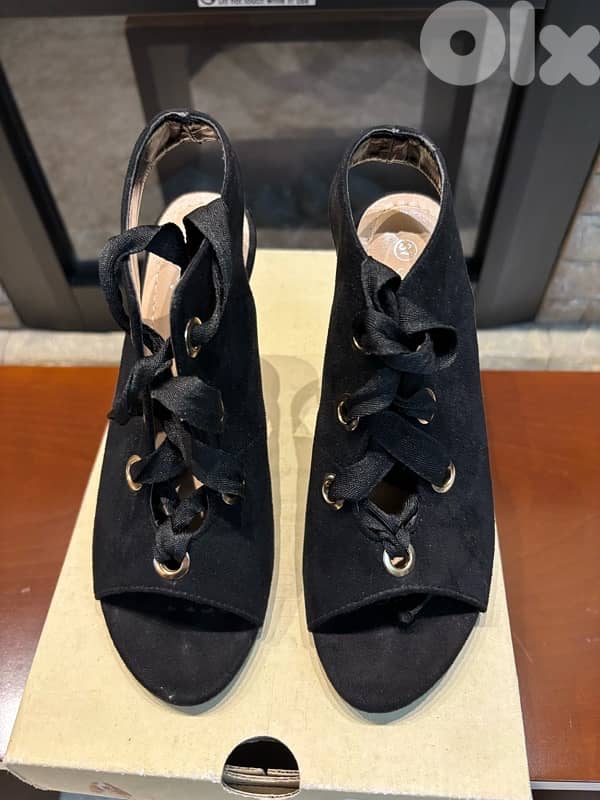 Seyana C. heels 1