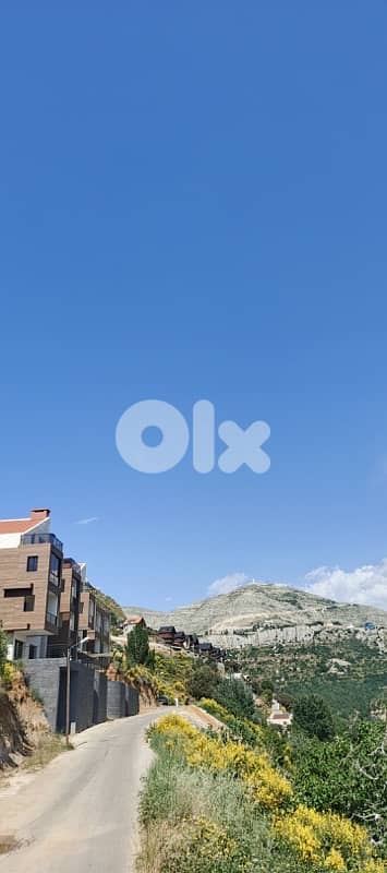 2-Bedroom Apartment with Balcony – Faraya 8