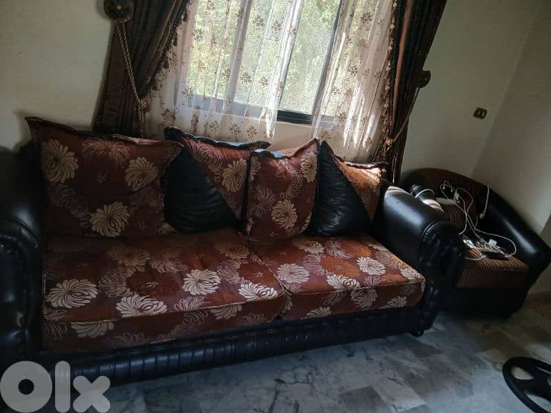 صالون+ غرفة قعدة+طاولة صالون + طقم طاولات جلد+٣برادي 5