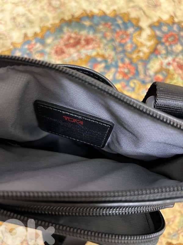 tumi crossbody 1