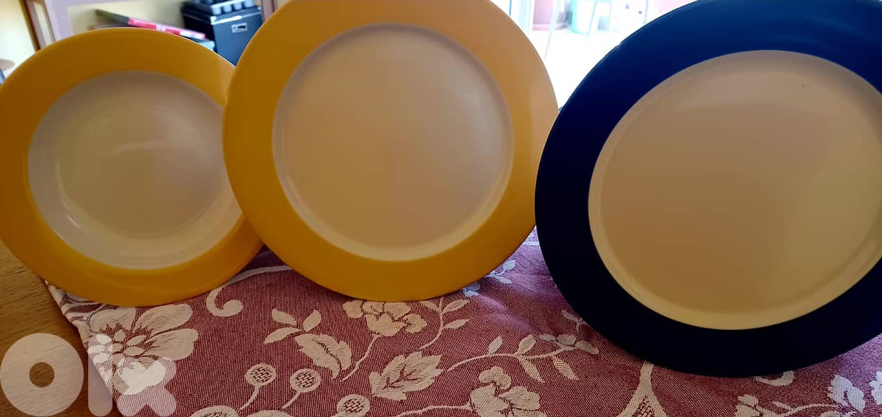 Italian Tognana Dinnerware Set – 18 Pieces, Vibrant Yellow & Blue 3