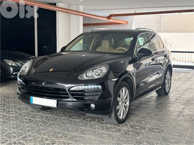Porsche Cayenne 2011 0