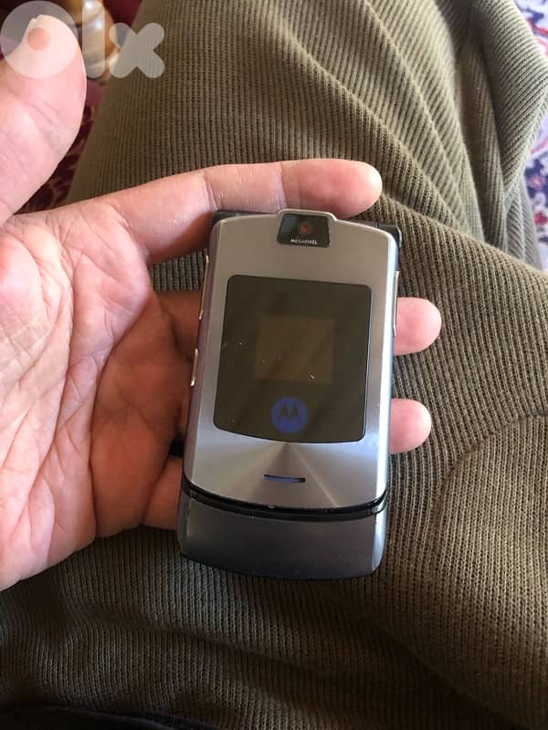 Motorolla v3i vintage mobile phone 1