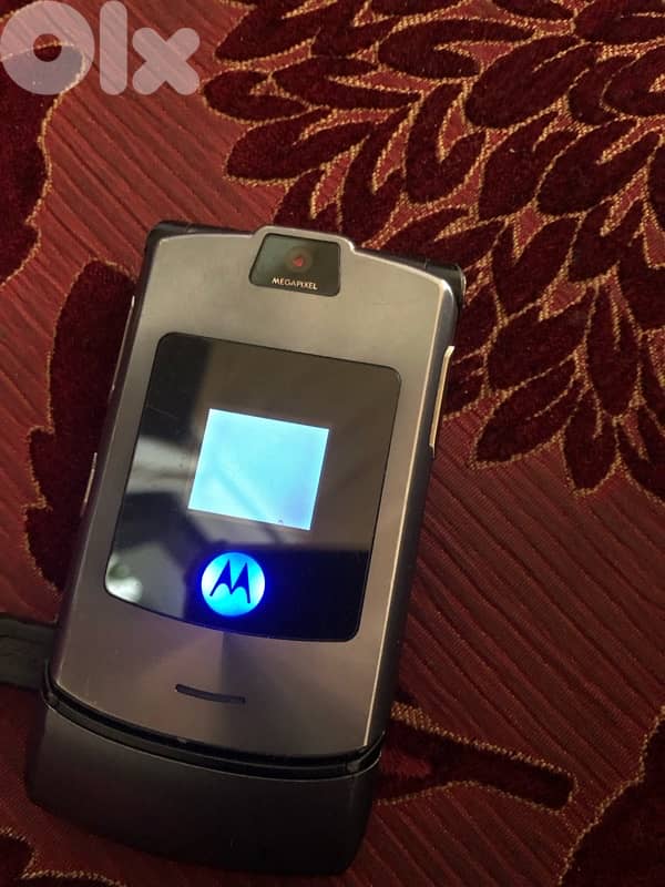 Motorolla v3i vintage mobile phone 2