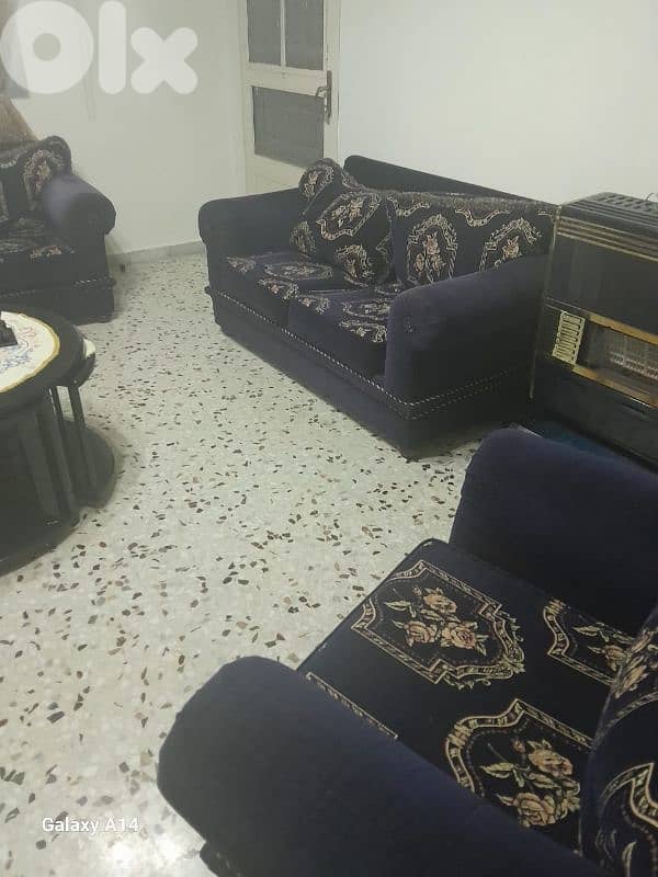 للبيع غرفة جلوس مع سجادة و اولمار 3