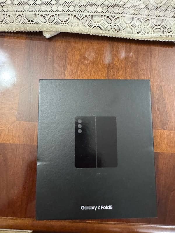 Zfold 5 Z fold 5# zero scratch, like new 3