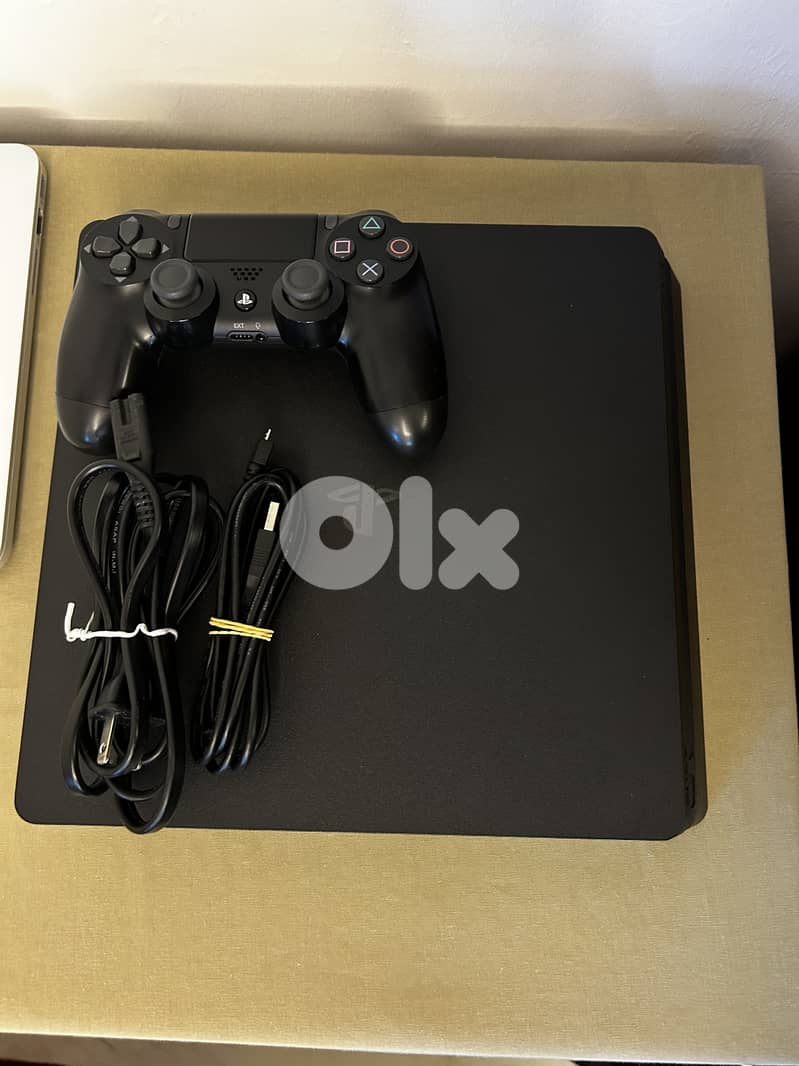 PS4 slim 1TB 0