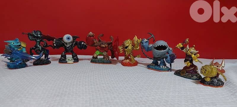 SKYLANDERS figures 0