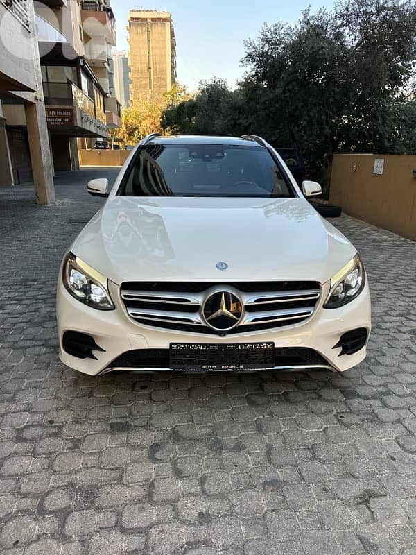 Mercedes GLC 300 AMG-line 4matic 2017 white on brown (clean carfax) 0