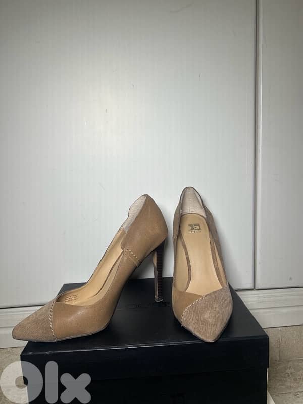 Classical nude heels 0