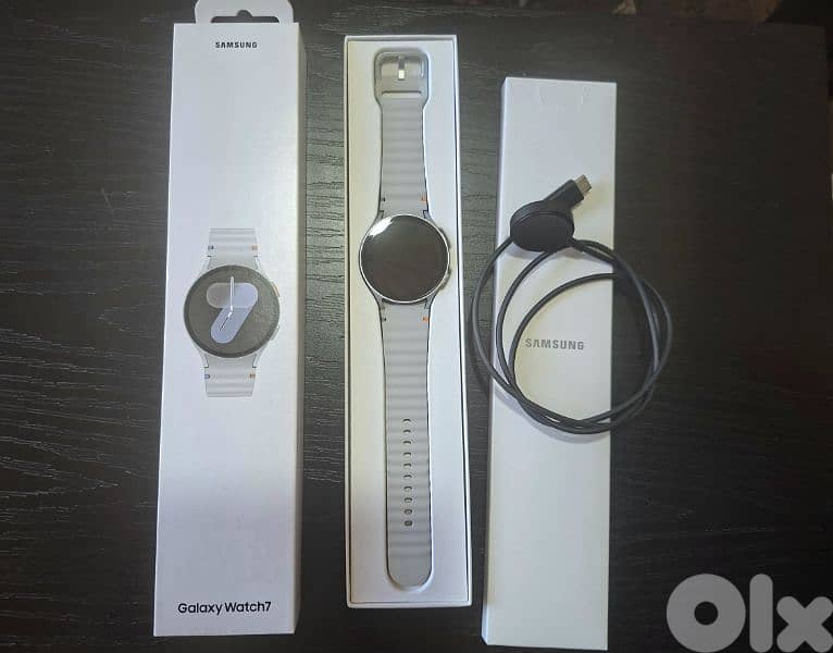 Samsung Galaxy Smart Watch 7 (Silver) 0